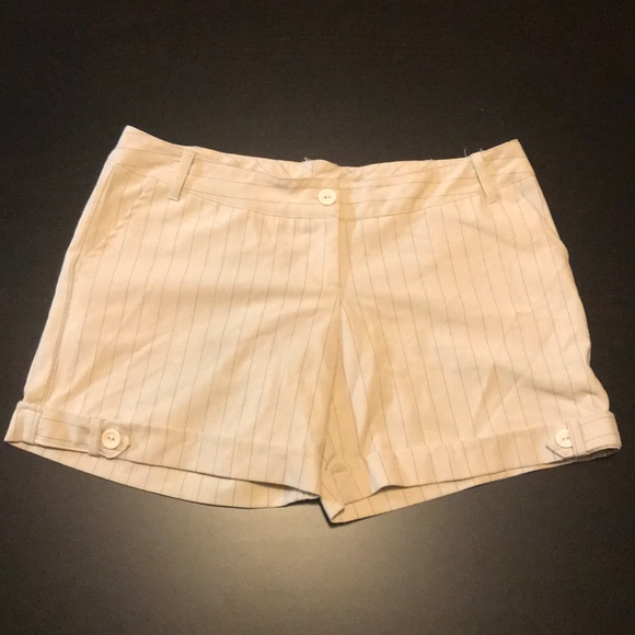 Tan / Khaki Shorts with Stripes, Pockets, Large - Picture 1 of 6